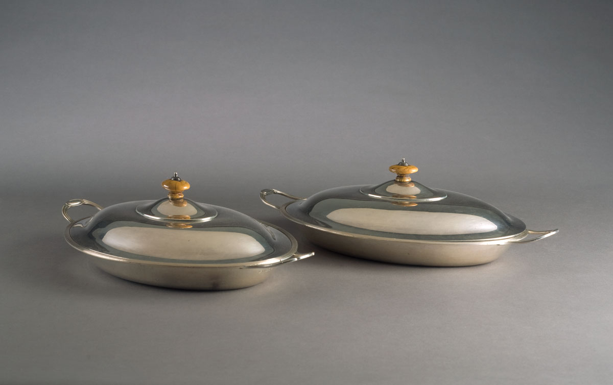 Appraisal: PAIR OF GEORGE III SILVER OVAL ENTREE DISHES AND COVERS