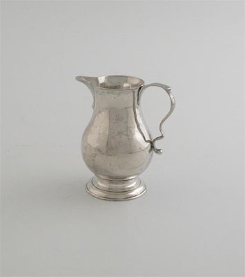 Appraisal: An early George II sparrow beak cream jug of plain