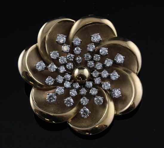 Appraisal: A 's gold and diamond flowerhead brooch set with graduated