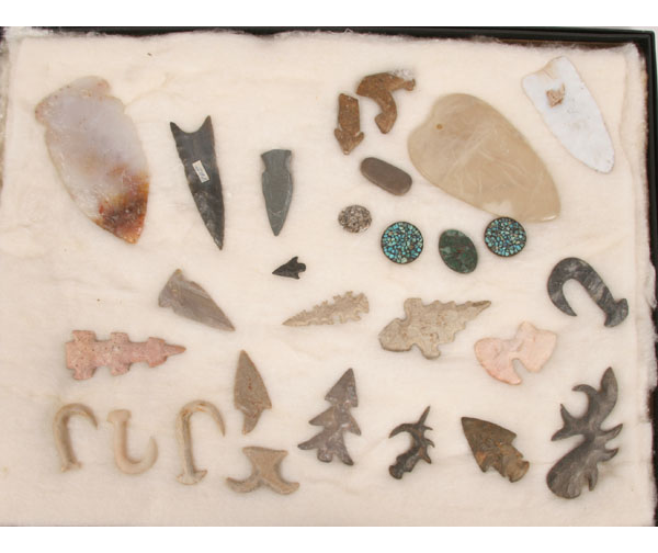 Appraisal: Lot of contemporary exotic flints and fishhooks Largest H