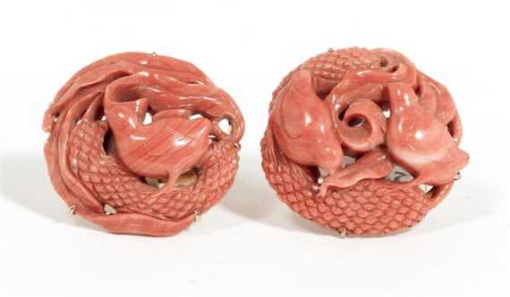 Appraisal: CORAL AND GOLD CUFF LINKS ca Yellow gold Decorative cuff