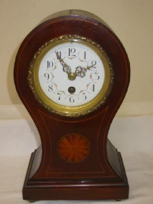 Appraisal: A FRENCH MANTEL CLOCK the eight day drum movement with