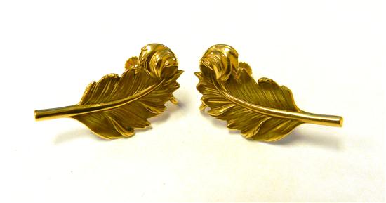 Appraisal: JEWELRY Pair of leaf earrings non-pierced K yellow gold French