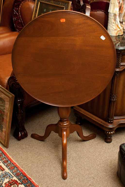 Appraisal: Federal style mahogany tilt-top tea table Estimate - No condition