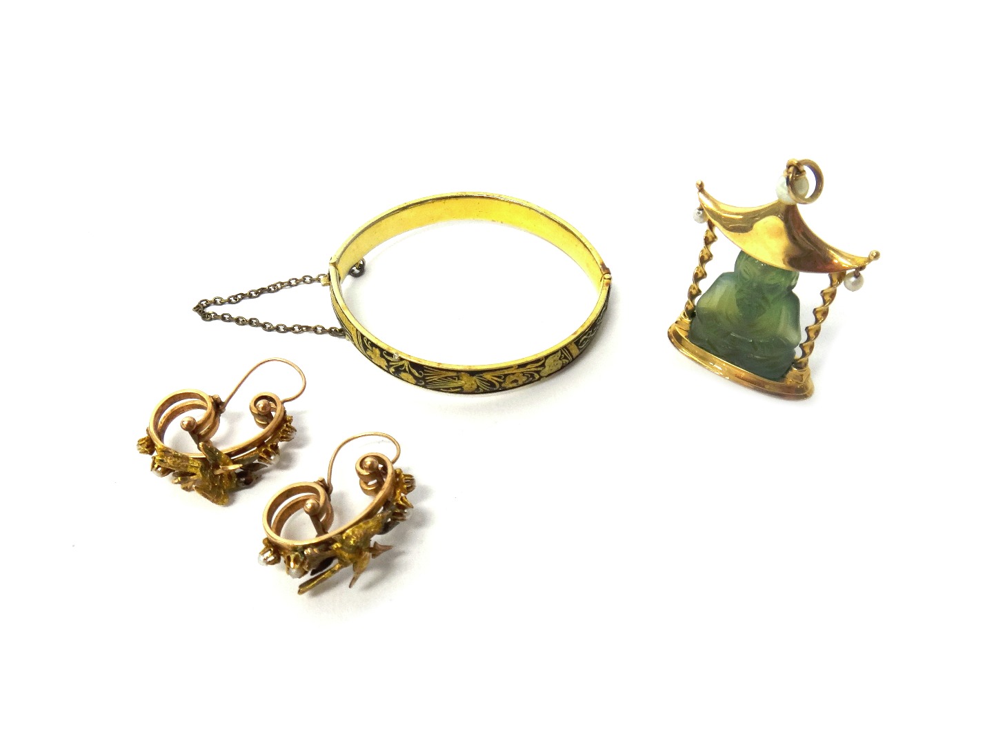 Appraisal: A gold mounted green stained agate and cultured pearl pendant