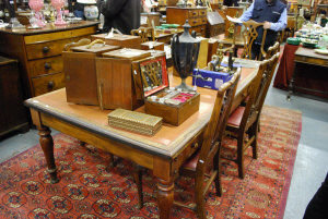 Appraisal: A Victorian mahogany large library table with six frieze drawers