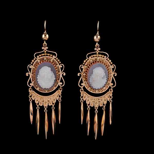 Appraisal: Victorian k Agate Cameo Earrings Ca k yellow gold and