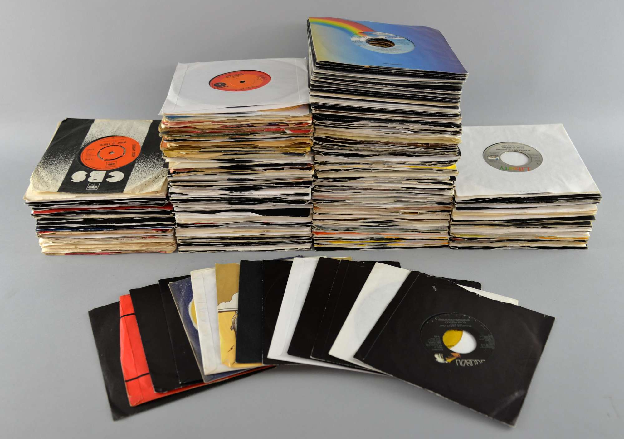 Appraisal: inch vinyl singles from mainly the 's including The Hollies