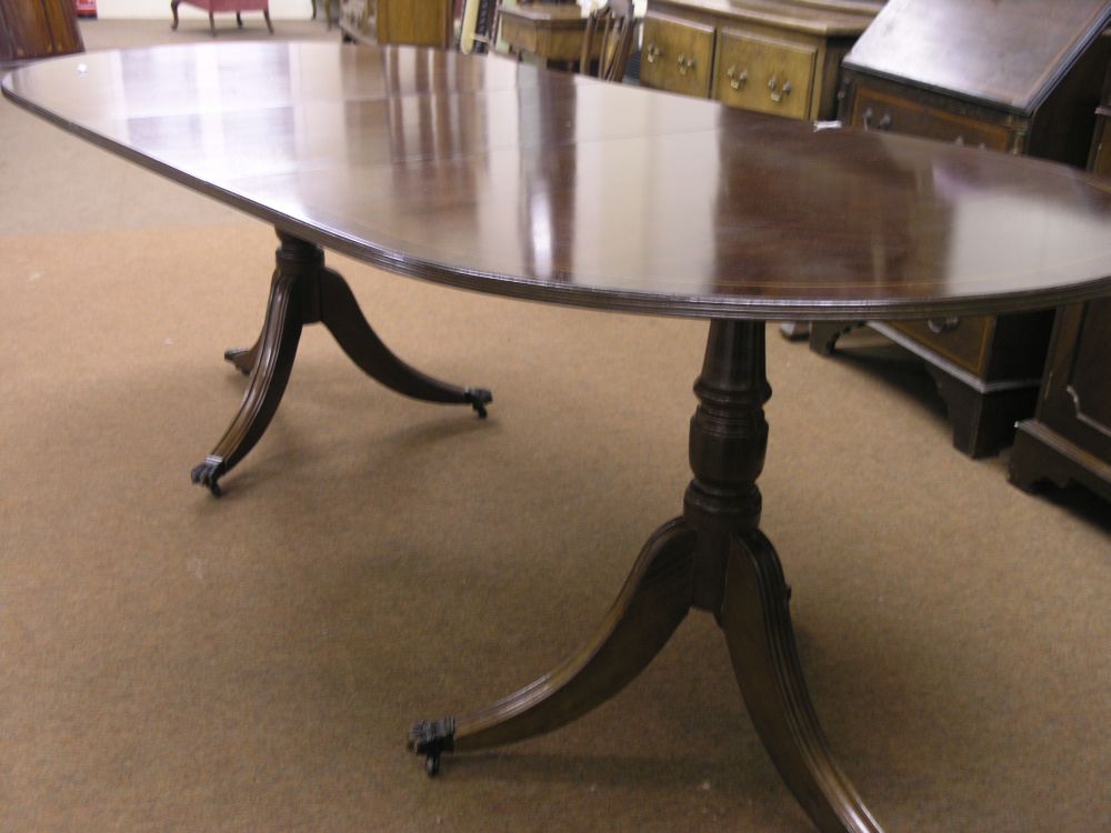 Appraisal: A reproduction 'D' end mahogany extending dining table with extra