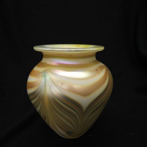 Appraisal: Robert Eickholt Art Glass Vase irridescent pulled feathers signed excellent