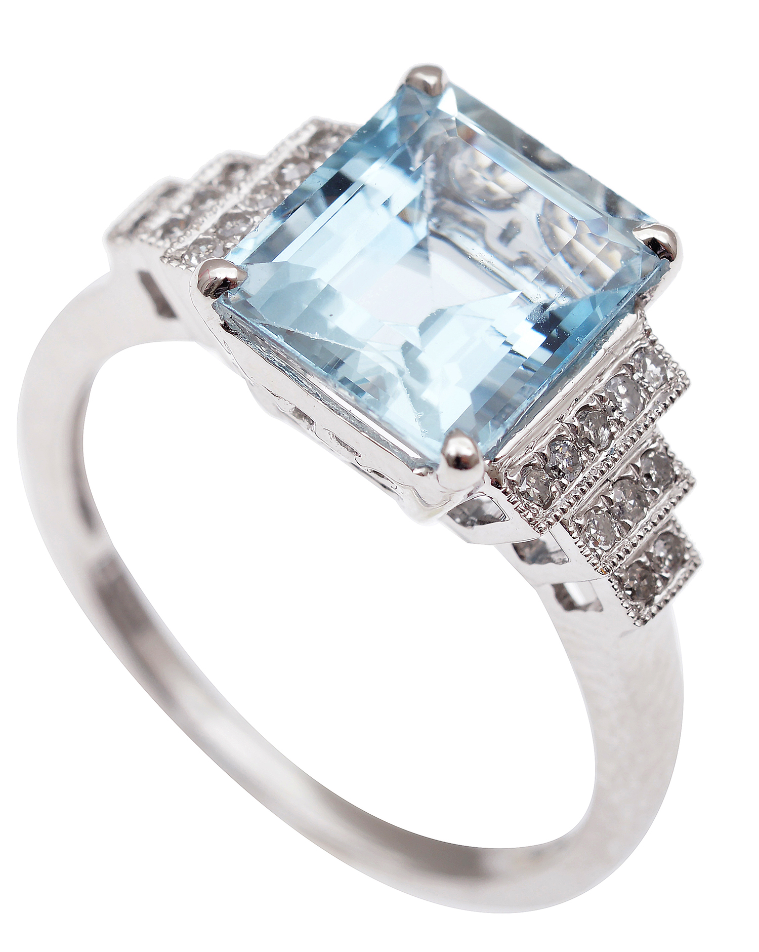 Appraisal: AN ART DECO STYLE AQUAMARINE AND DIAMOND CLUSTER RING Centrally