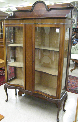 Appraisal: AN EDWARDIAN MAHOGANY CHINA DISPLAY CABINET English c the front