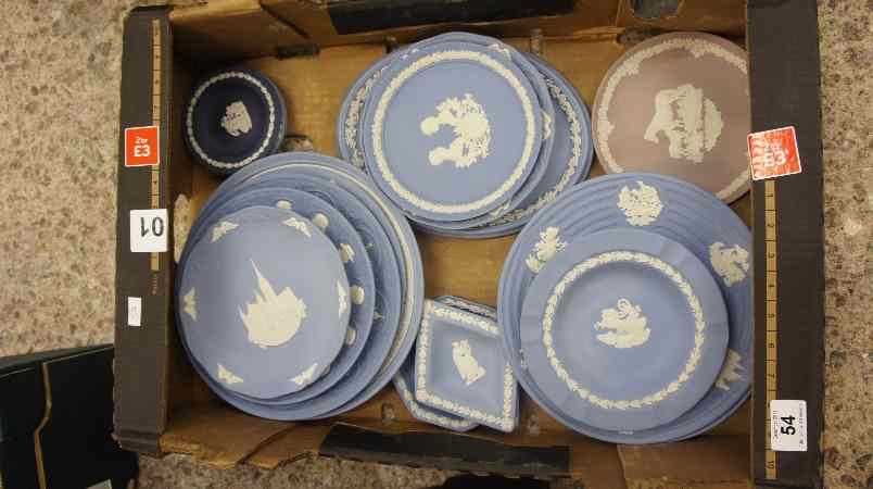 Appraisal: Large collection of Wedgwood Jasperware Plates and Dishes to include