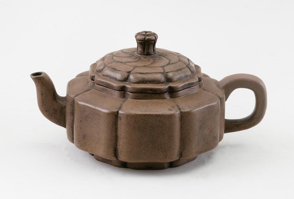 Appraisal: CHINESE ZISHA YIXING POTTERY TEAPOT LATE TH EARLY TH CENTURY