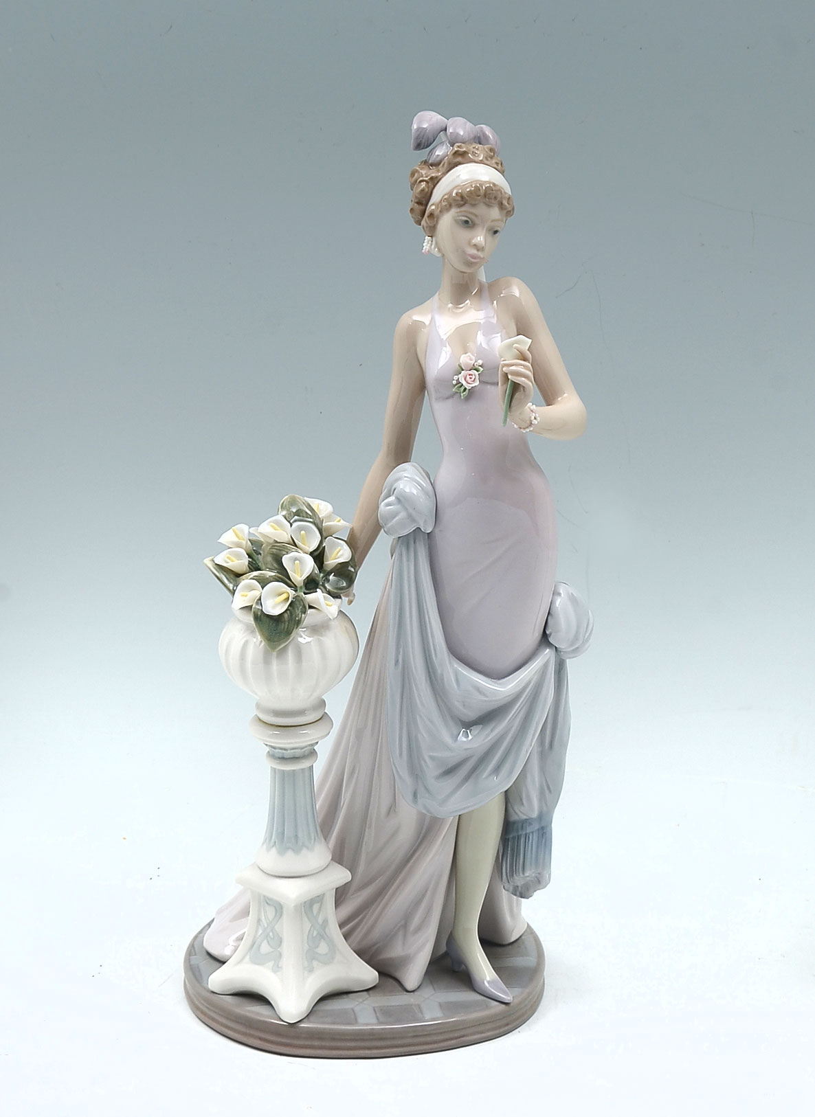 Appraisal: LLADRO FIGURINE ''A TOUCH OF CLASS'' Designed by Jose Puche