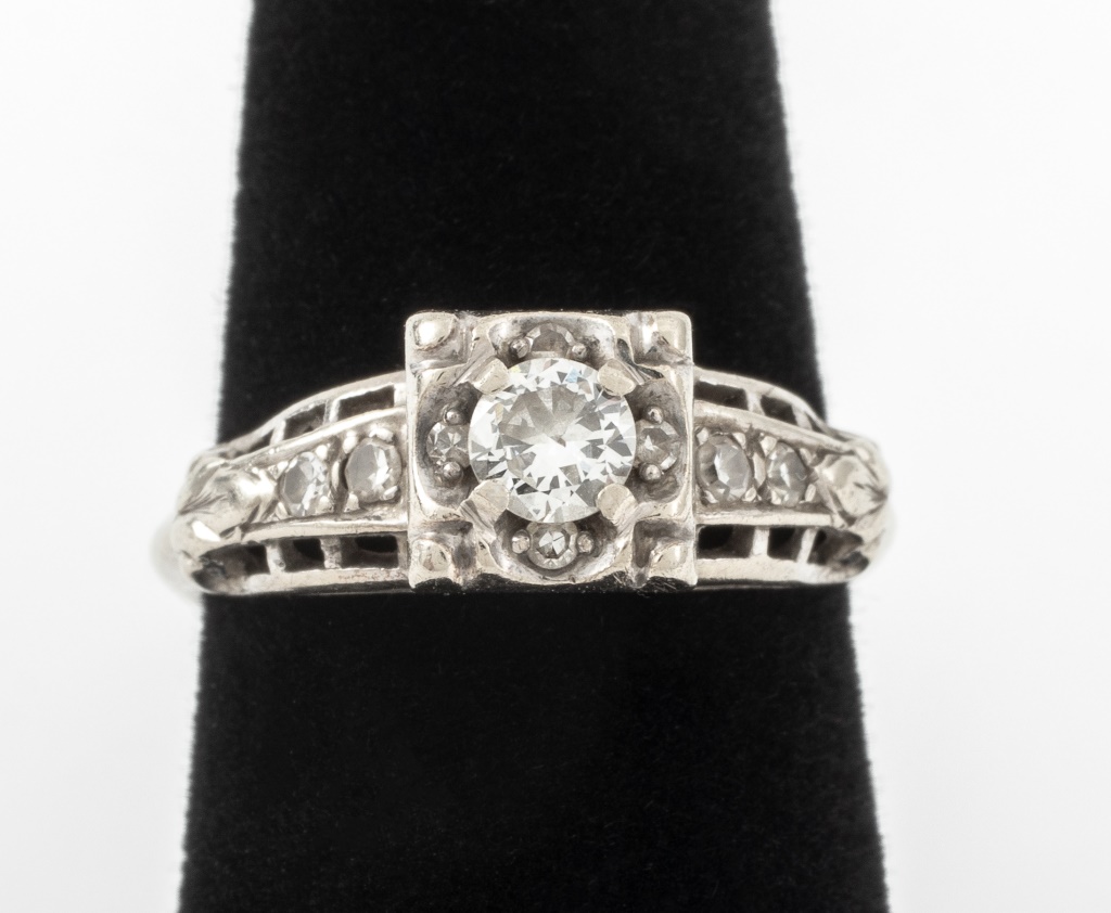 Appraisal: VINTAGE K WHITE GOLD DIAMOND RING Vintage K white gold