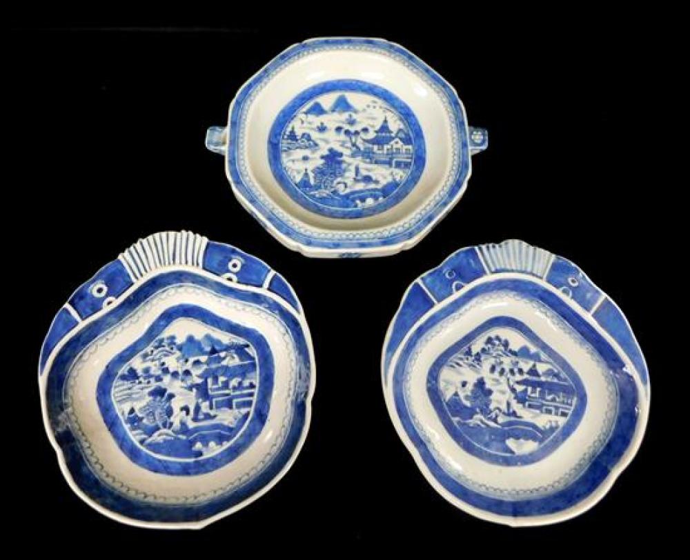 Appraisal: ASIAN Three pieces of Chinese Export porcelain Canton blue and