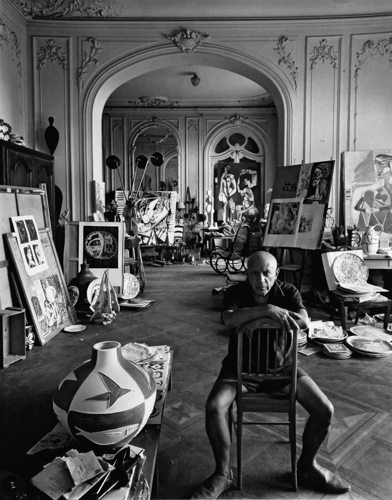 Appraisal: ARNOLD NEWMAN - Picasso in his studio Villa la Californie