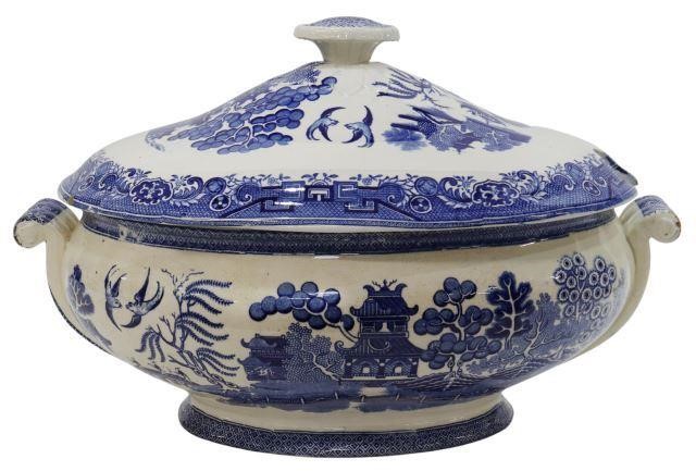 Appraisal: Blue and white ironstone soup tureen in the Blue Willow