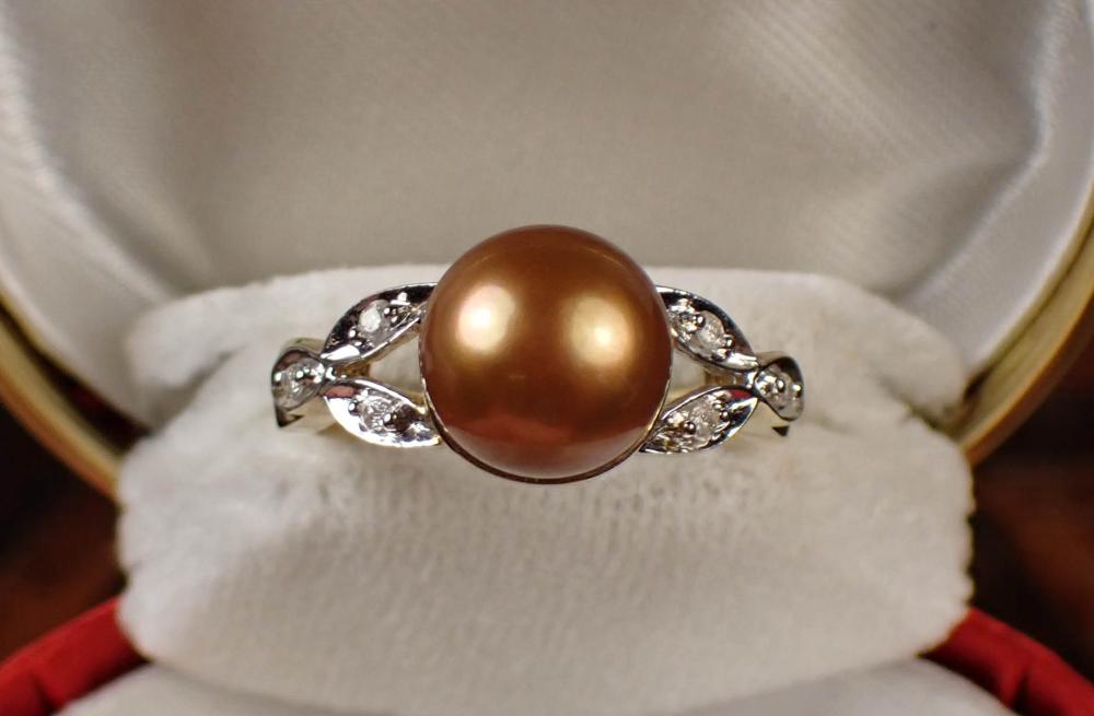 Appraisal: PEARL DIAMOND AND FOURTEEN KARAT GOLD RING The k yellow