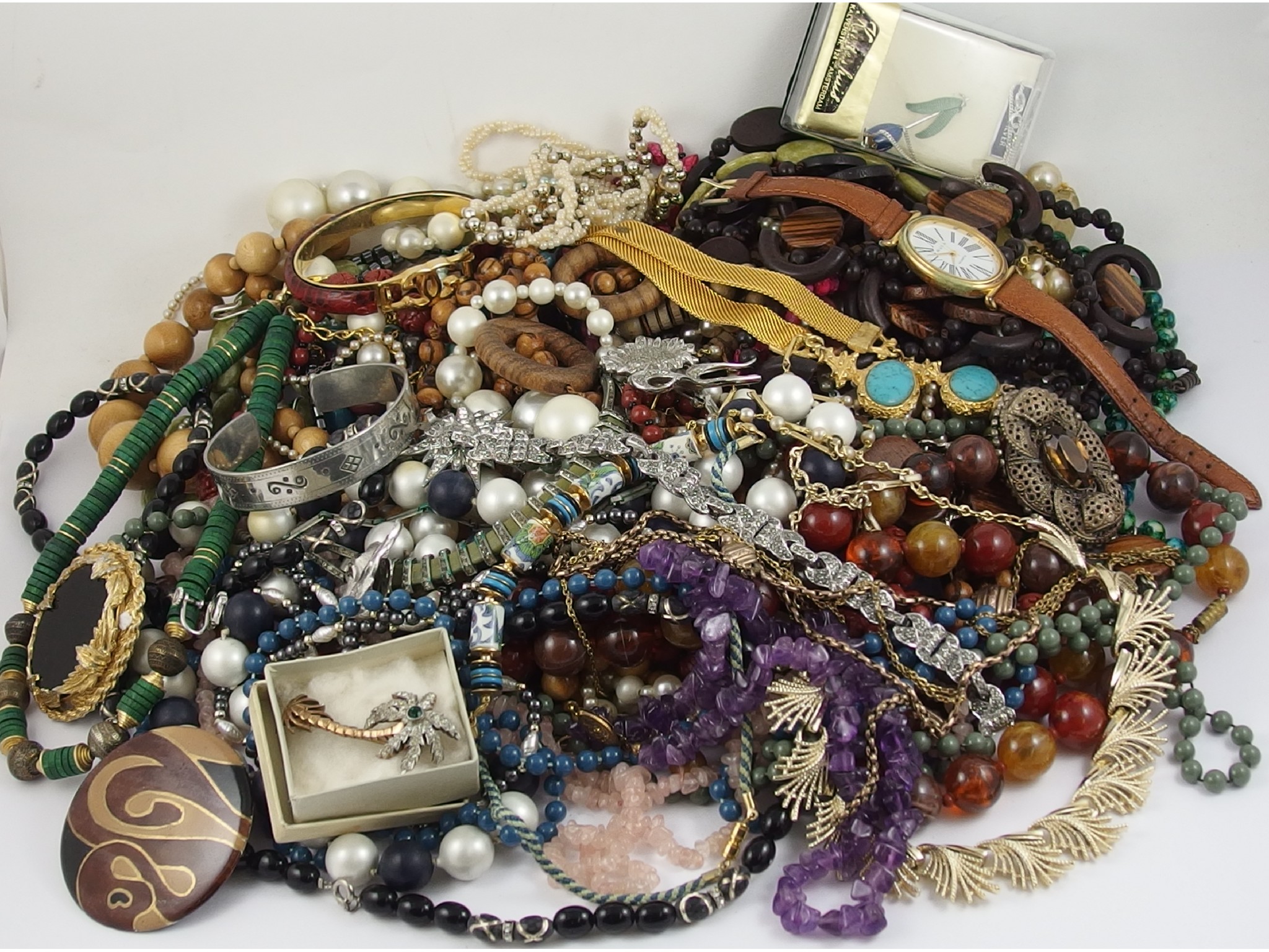 Appraisal: A large collection of vintage costume jewellery to include jet