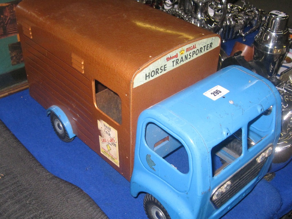 Appraisal: Tri-ang tinplate model horse transporter