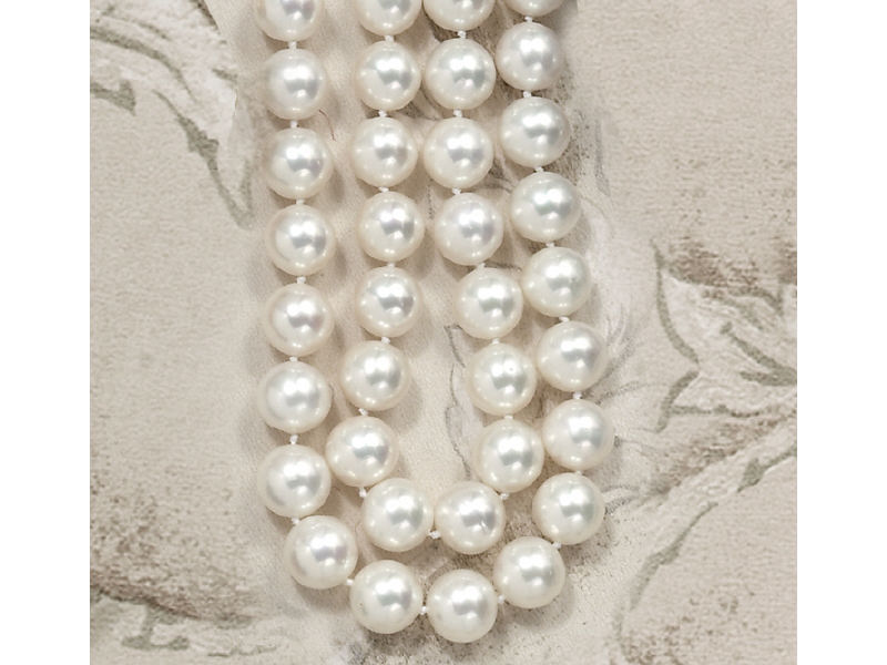 Appraisal: DOUBLE STRAND OF CHINESE FRESH WATER PEARLS Chinese fresh water