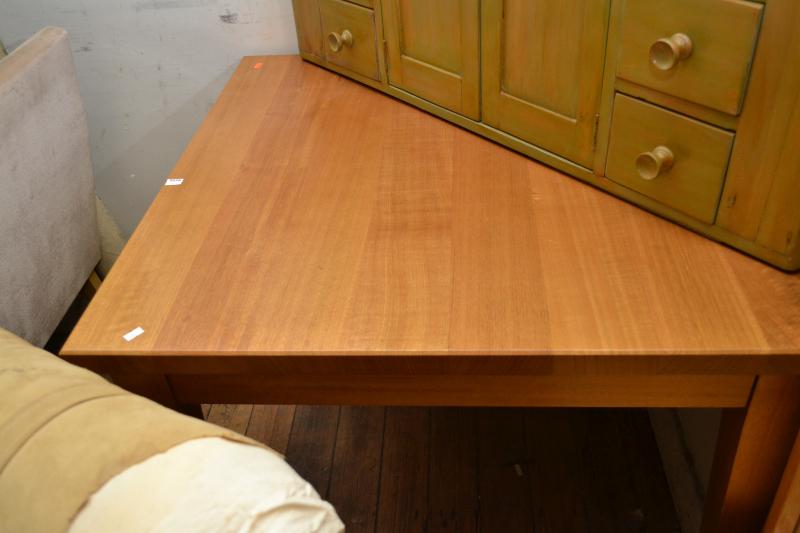 Appraisal: HARDWOOD KITCHEN TABLE HARDWOOD KITCHEN TABLE