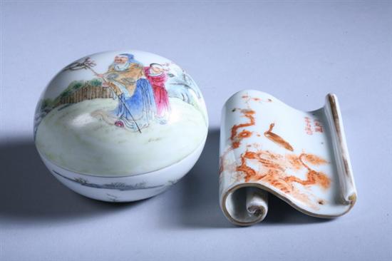 Appraisal: CHINESE FAMILLE ROSE PORCELAIN SEAL PASTE BOX Hongxian four-character iron