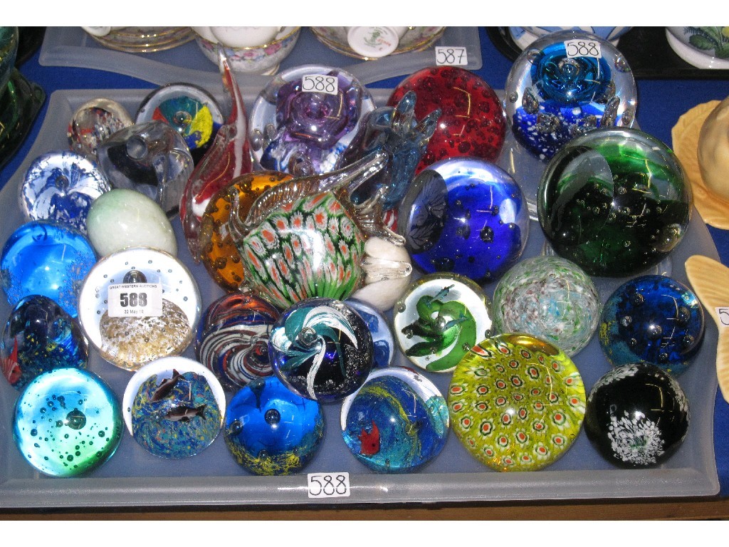 Appraisal: Lot comprising assorted art glass animals and paperweights