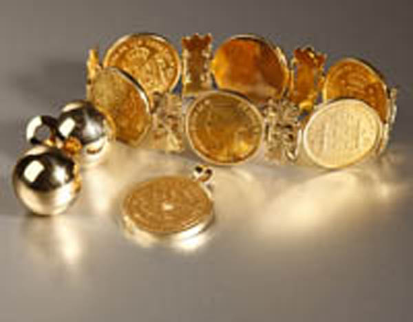 Appraisal: A group of gold jewelry A group of gold jewelry