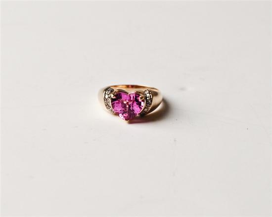 Appraisal: k Ring with Heart Shaped Synthetic Pink Sapphire Enhanced with