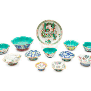 Appraisal: Twelve Chinese Porcelain Articles Late th to Early th Century