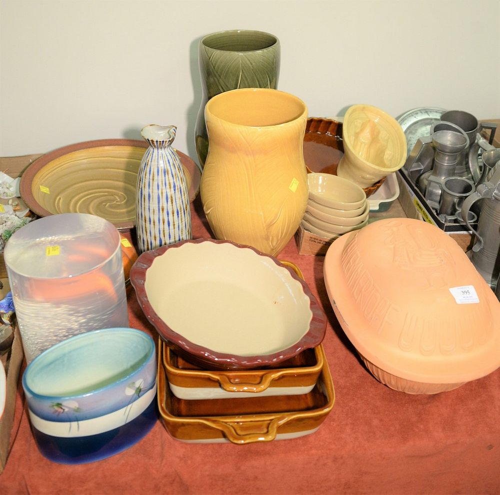 Appraisal: Group of assorted pottery and ceramic items to include Pfaltzgraff