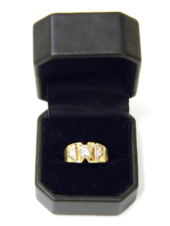 Appraisal: JEWELRY MAN'S THREE STONE DIAMOND RING K yellow gold contains