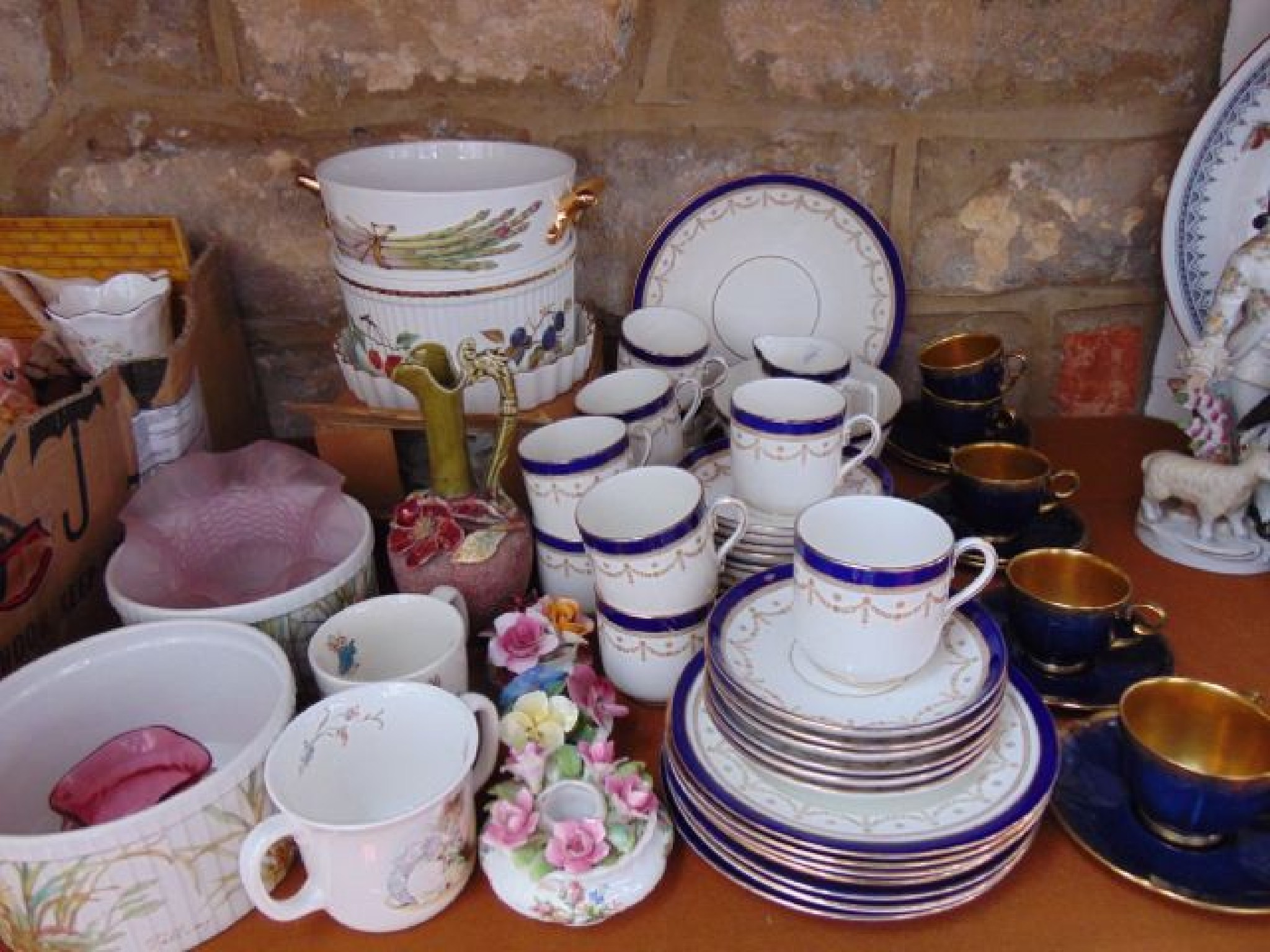 Appraisal: A collection of Crown Devon coffee wares with blue and