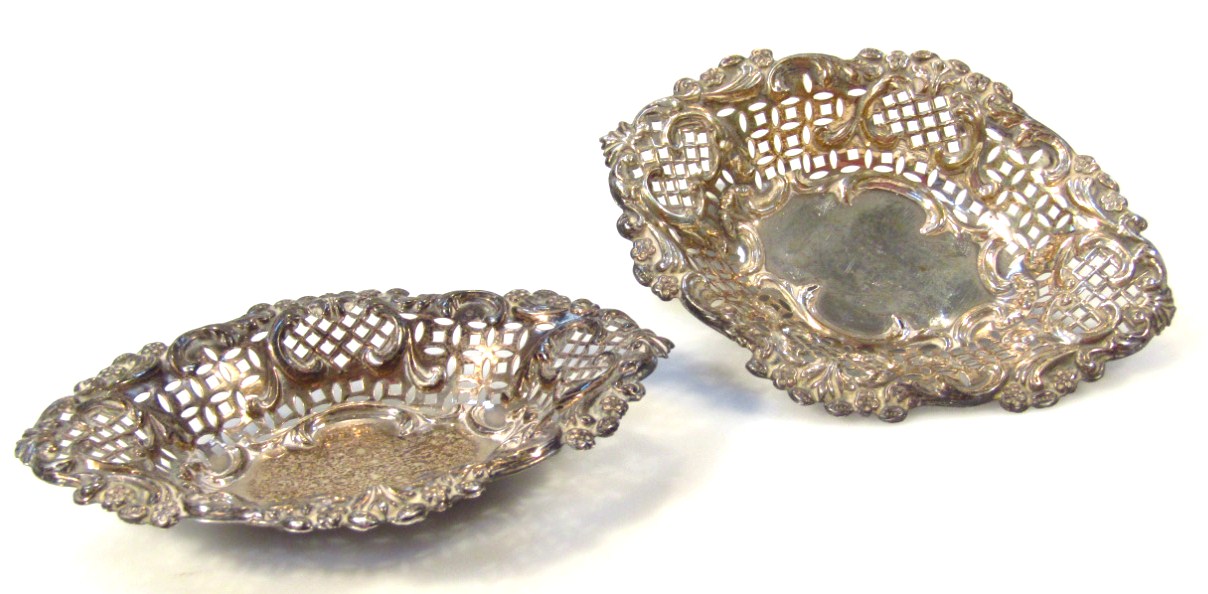 Appraisal: Two late Victorian silver pin dishes each of ellipse form