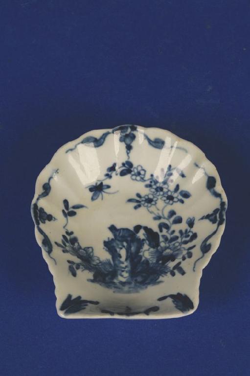 Appraisal: A RARE FIRST PERIOD WORCESTER BLUE AND WHITE PICKLE DISH