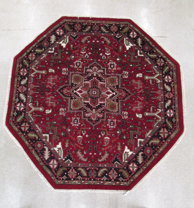 Appraisal: AN OCTAGONAL ORIENTAL CARPET Indo-Heriz hand knotted ' x '