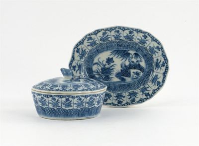 Appraisal: A Chinese blue and white oval butter dish cover and