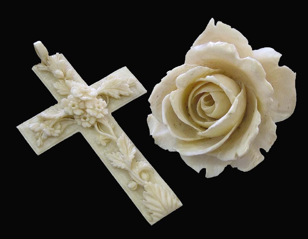 Appraisal: Fine carved ivory rose brooch mm