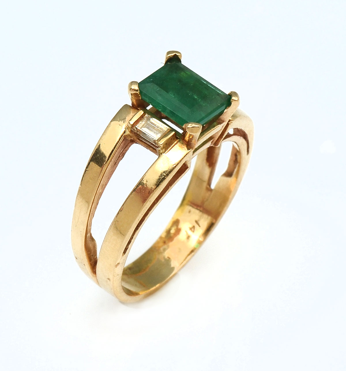 Appraisal: K EMERALD DIAMOND RING K yellow gold ring contains one