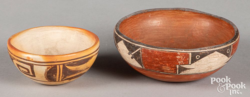 Appraisal: Two Native American Indian pottery vessels one Hopi and one