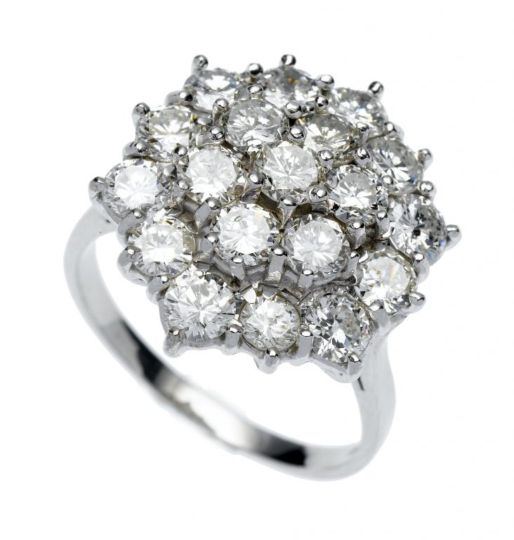 Appraisal: A DIAMOND CLUSTER RING of stepped hexagonal shape white gold