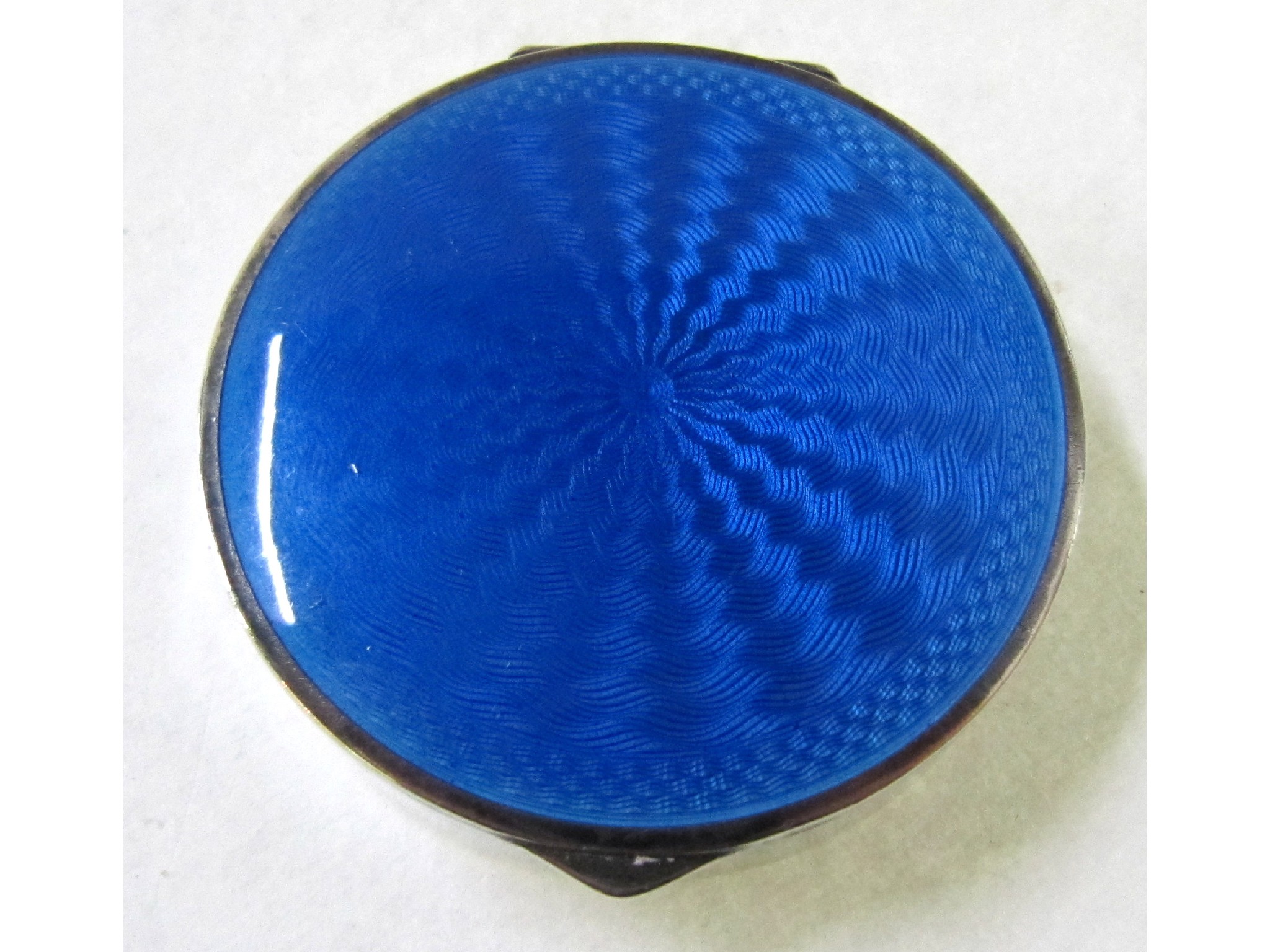 Appraisal: A continental silver and enamel pill box