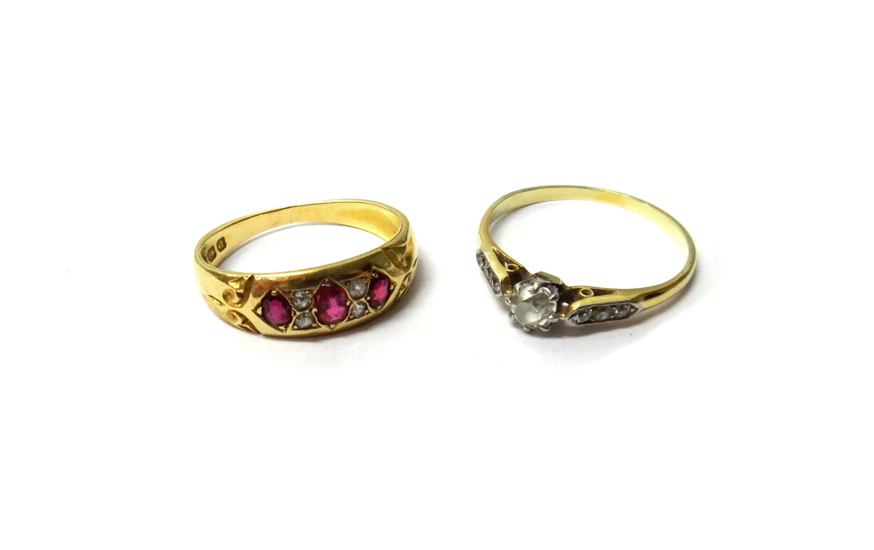 Appraisal: A gold and diamond set ring claw set with the