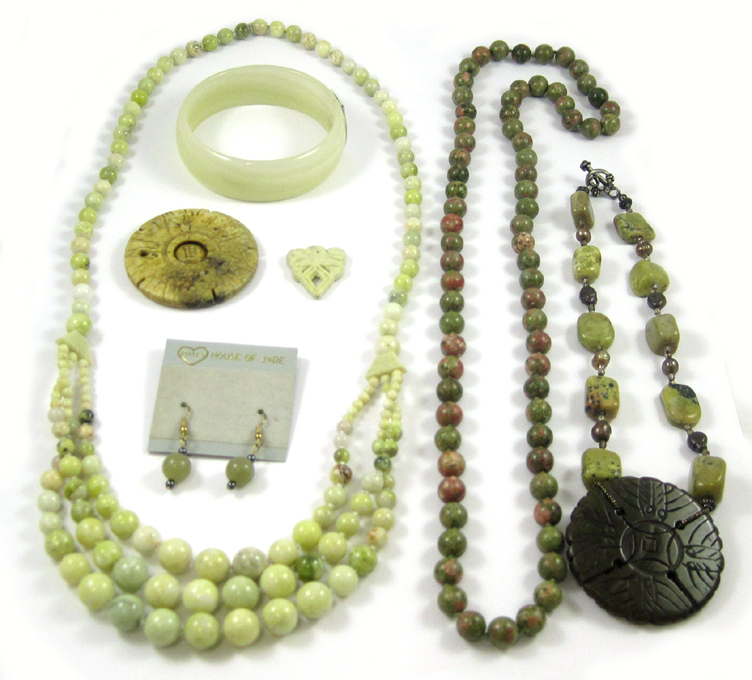 Appraisal: EIGHT PIECES HARDSTONE JEWELRY including three necklaces one bracelet two