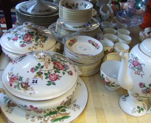 Appraisal: A Wedgwood part dinner and tea service decorated in the