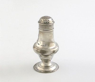 Appraisal: A George III buntop pepper of baluster form with a