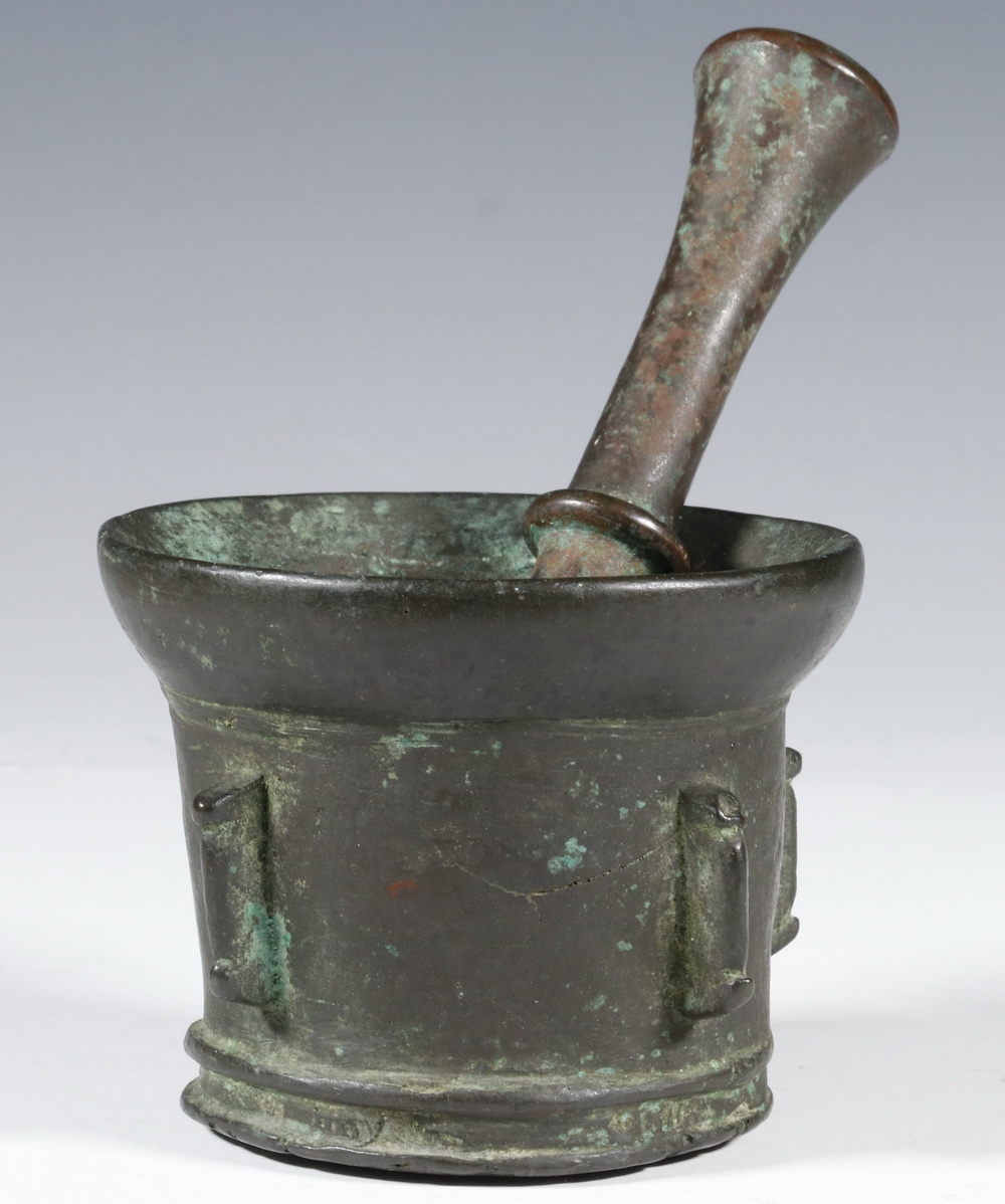 Appraisal: CHINESE MING DYNASTY BRONZE MORTAR AND PESTLE In a Heavy